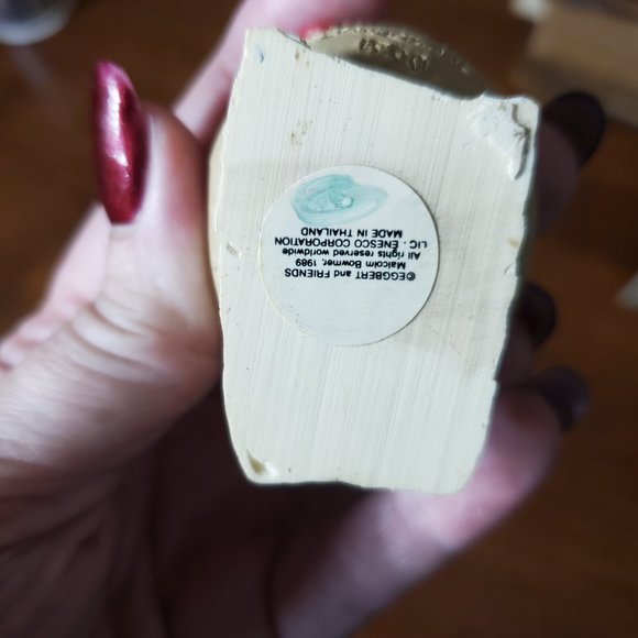 Eggbert & Friends 1989 Enesco - Malcom Bowmet - Chick in an Egg Sled Figurine - Picture 3 of 7